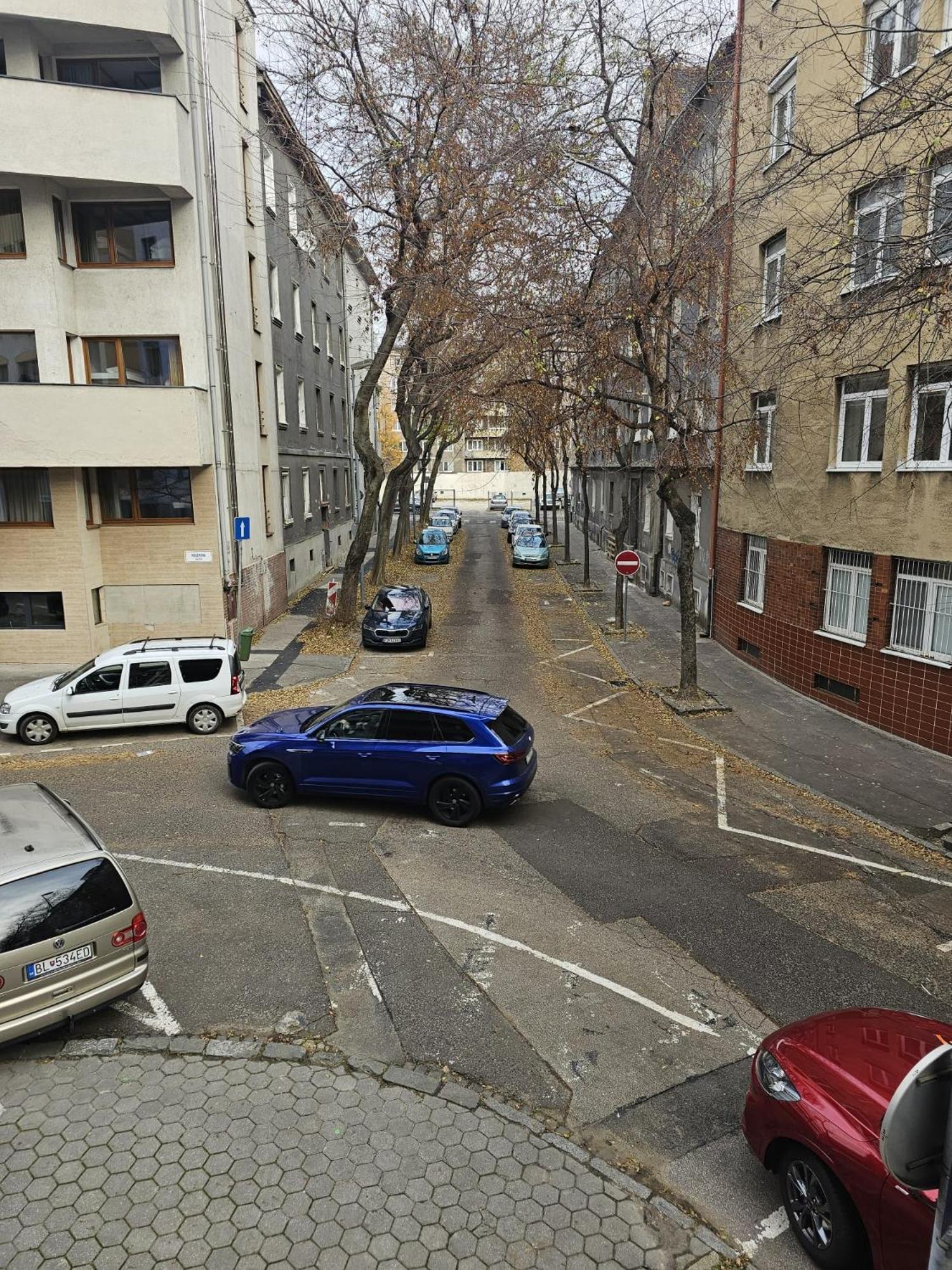 Huge Apartment Next To Train Station Close To The City Center Bratislava Exterior foto