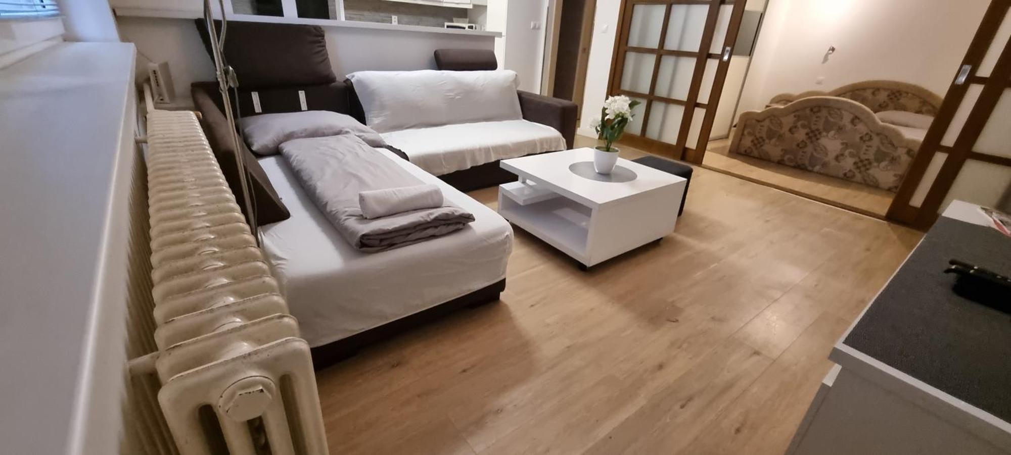 Huge Apartment Next To Train Station Close To The City Center Bratislava Exterior foto