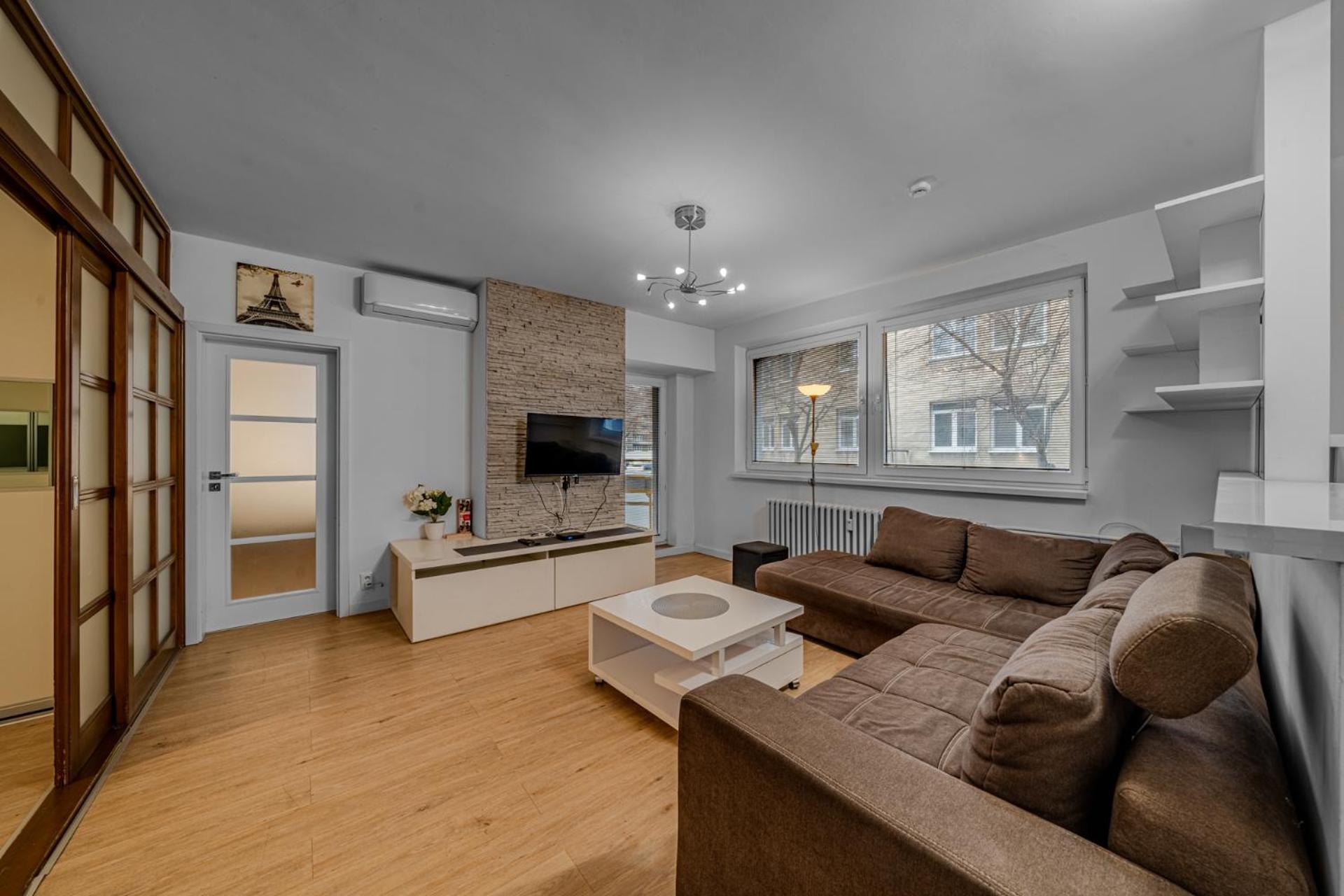 Huge Apartment Next To Train Station Close To The City Center Bratislava Exterior foto