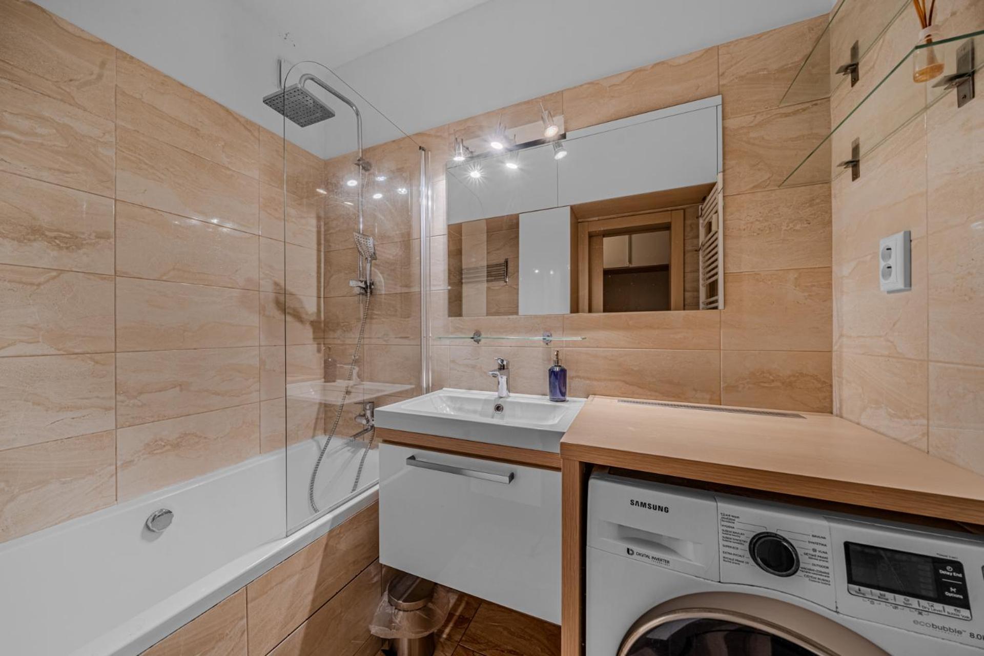Huge Apartment Next To Train Station Close To The City Center Bratislava Exterior foto